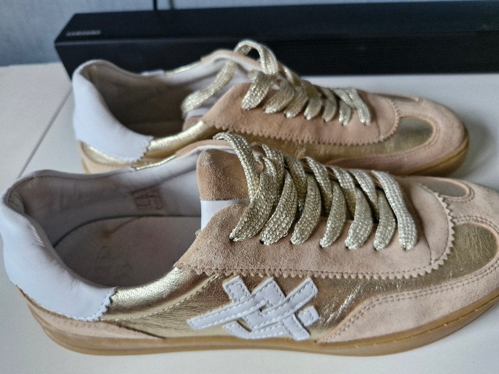 Goudkleurige met beige sneaker maat 42, Sub 55, Geel, Nieuw, Ophalen of Verzenden