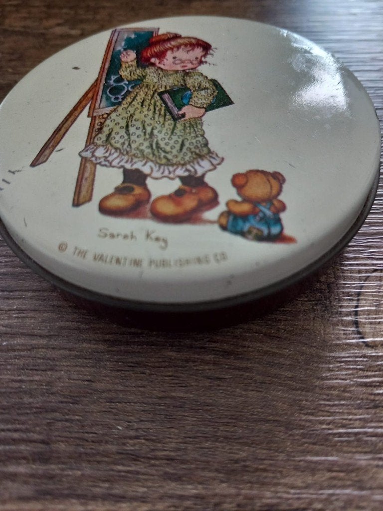 Uit de oude doos, blikje met Sarah Kay, Verzamelen, Blikken, Ophalen of Verzenden, Gebruikt, Overige