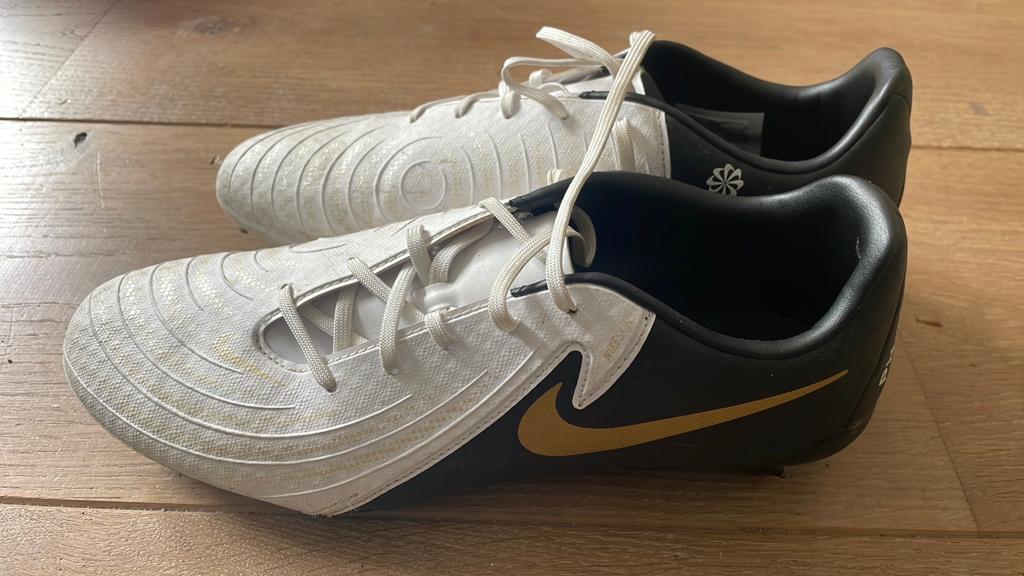 Nike voetbalschoenen phantom maat 43, Sport en Fitness, Voetbal, Schoenen, Zo goed als nieuw, Maat M, Ophalen of Verzenden