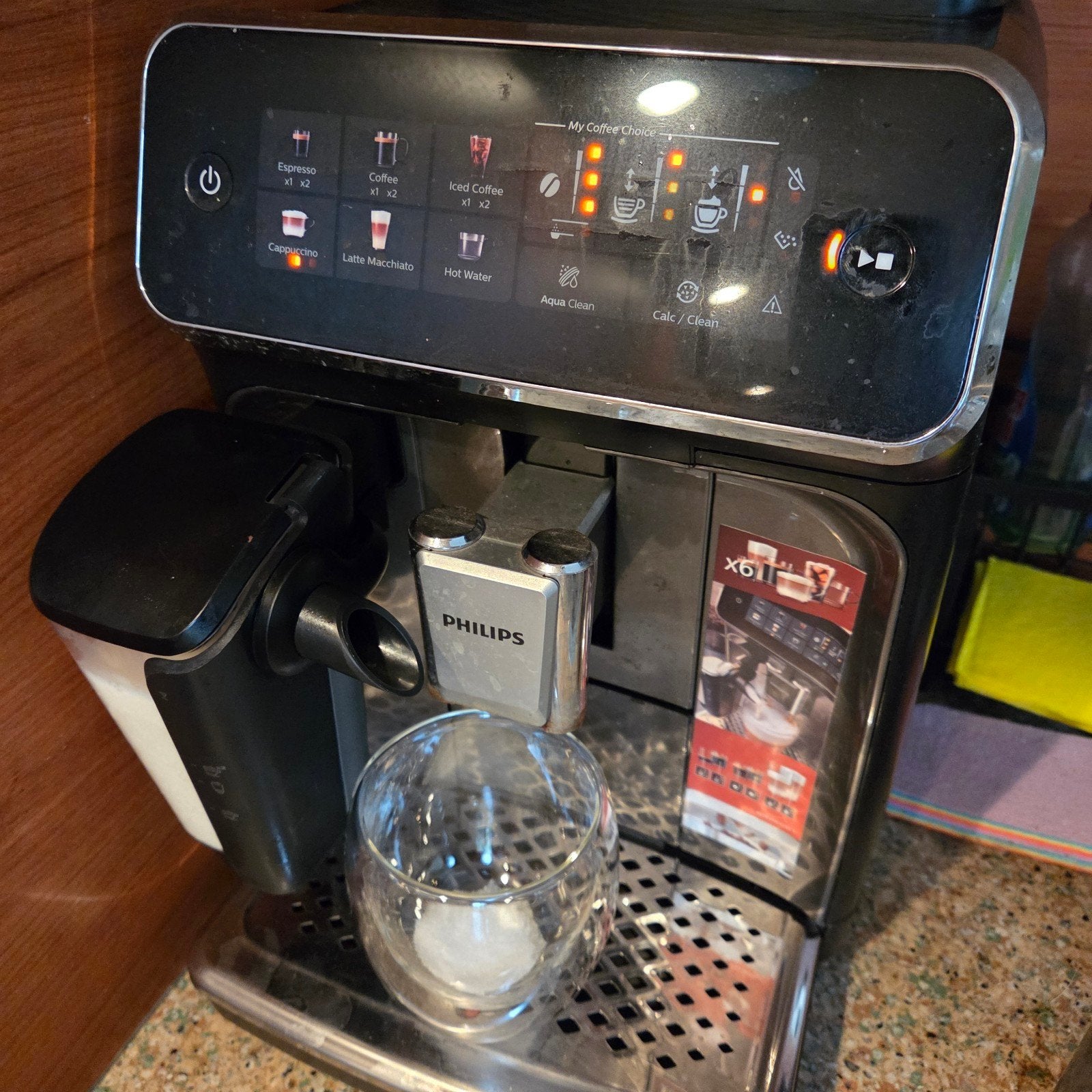 Philips 3300 Series Volautomatische Espressomachine + koffie, Witgoed en Apparatuur, Koffiezetapparaten, Ophalen, Afneembaar waterreservoir