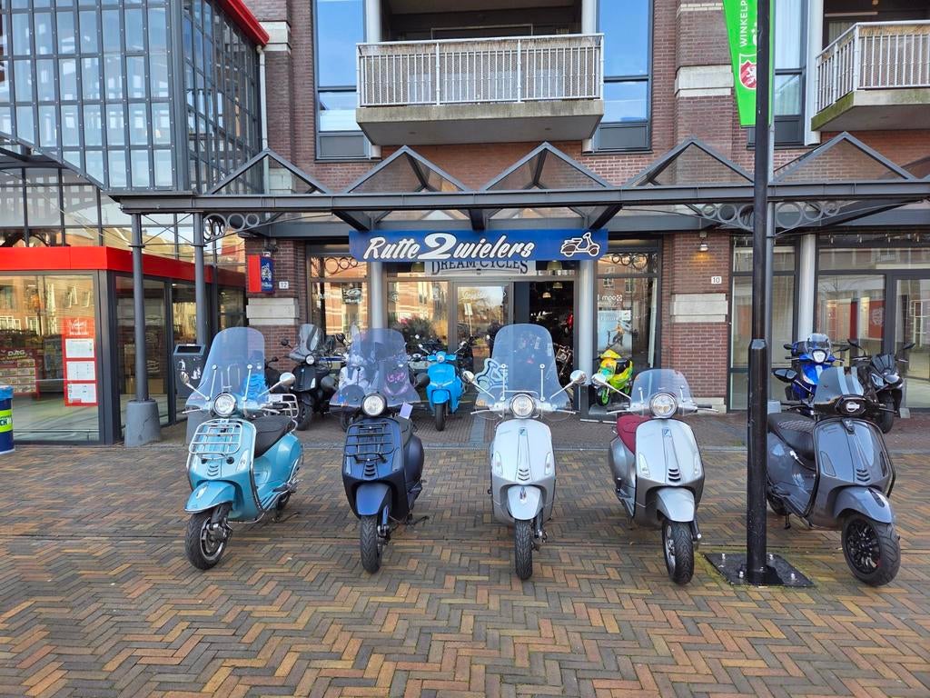 Diverse Vespa's specials vanaf 2599,-, Fietsen en Brommers, Scooters | Vespa, Gebruikt, Overige modellen, Maximaal 45 km/u, Benzine