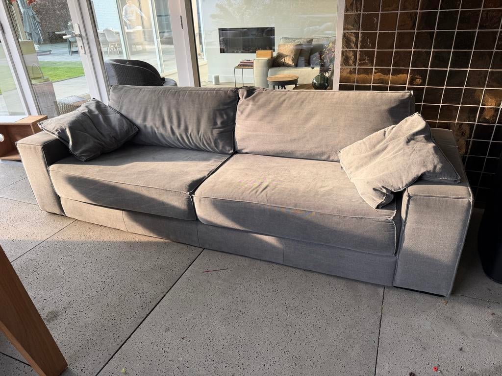 Gratis af te halen: Grote grijze bank (260cm), Huis en Inrichting, Banken | Bankstellen, Ophalen, 250 tot 300 cm, Gebruikt, 75 tot 100 cm