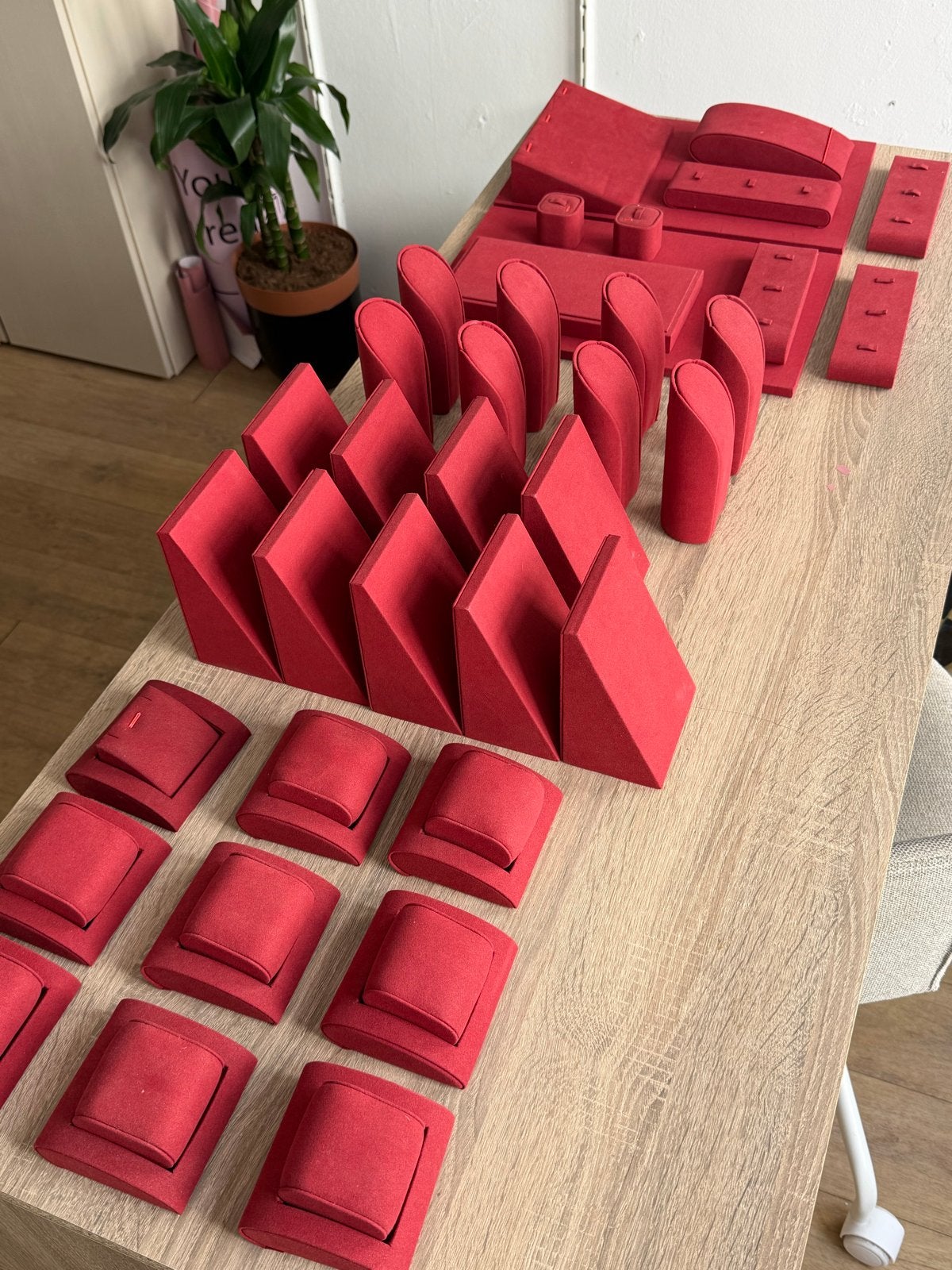 Grote partij rode sieraden displays voor winkel, Ophalen of Verzenden, Zo goed als nieuw