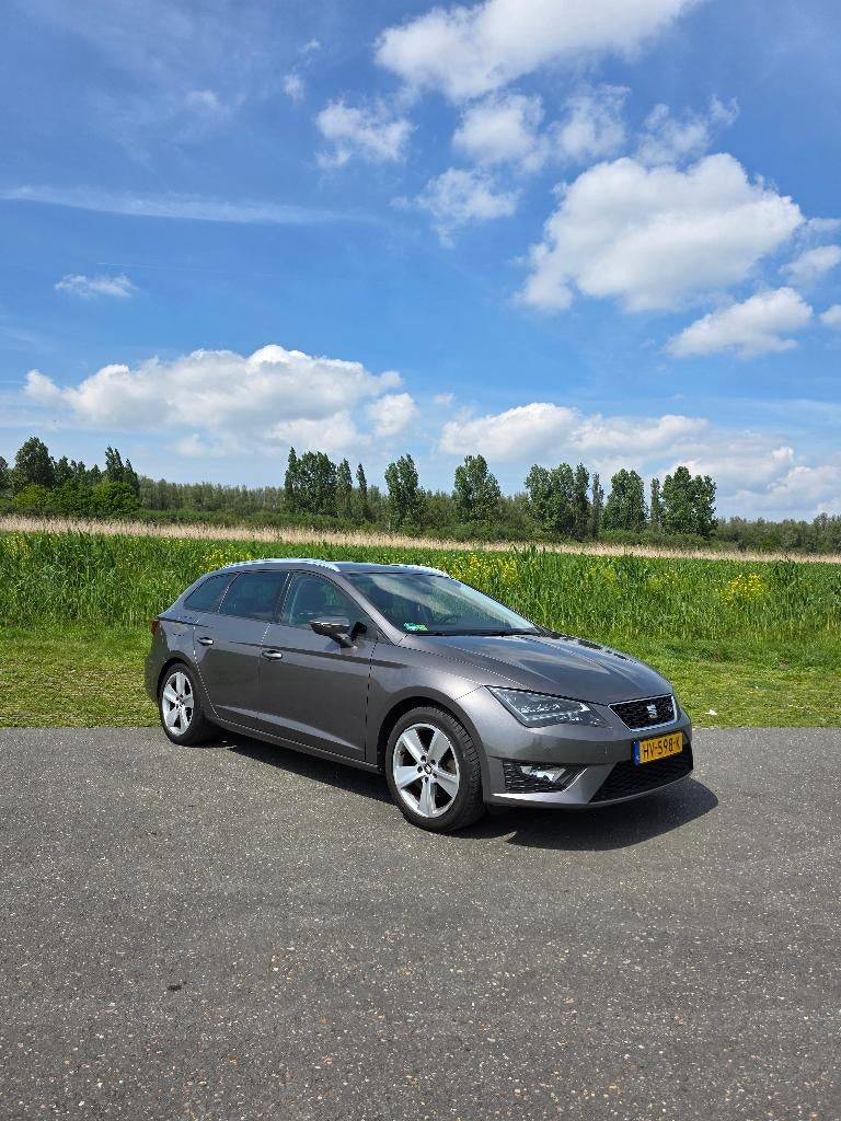 Seat Leon 1.4 Ecotsi 150pk 2015 Grijs, Auto's, 4 cilinders, 150 pk, Leon, Leder en Stof