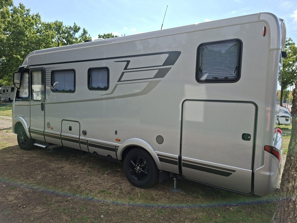 Hymer B-MC I 680 DEMO CAMPINGTREND 2026 oktober beschikbaar, Caravans en Kamperen, Vloeistofverwarming, Bedrijf, Diesel, Hymer