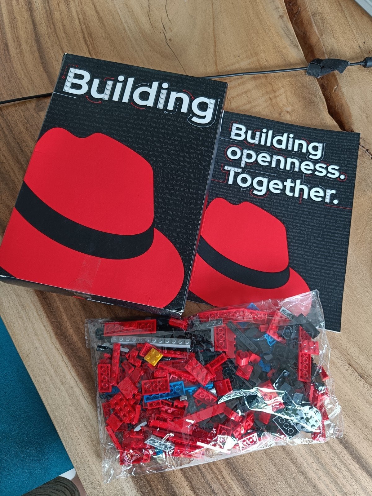 Nieuwe Lego Red Hat bouwset in originele verpakking, Compleet, Overige thema's, Lego, Ophalen of Verzenden