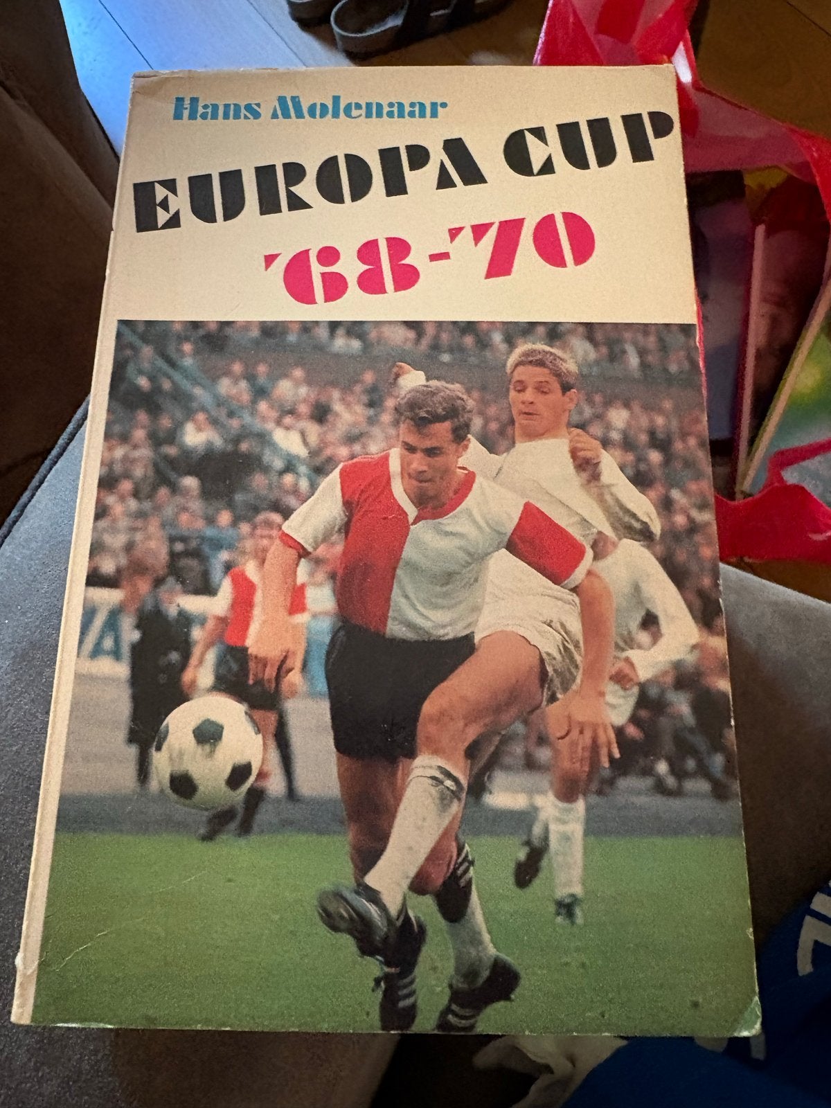 Hans Molenaar Europa Cup '68-'70 Voetbalboek, Ophalen of Verzenden, Gelezen, Balsport