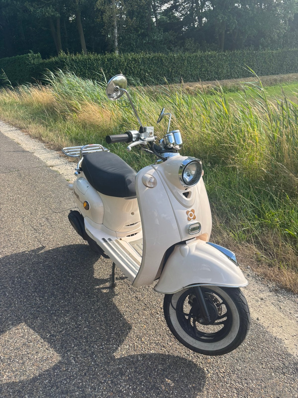 Agm new flash retro scooter, Fietsen en Brommers, Snorfietsen en Snorscooters, Gebruikt, Overige merken, Benzine, Ophalen
