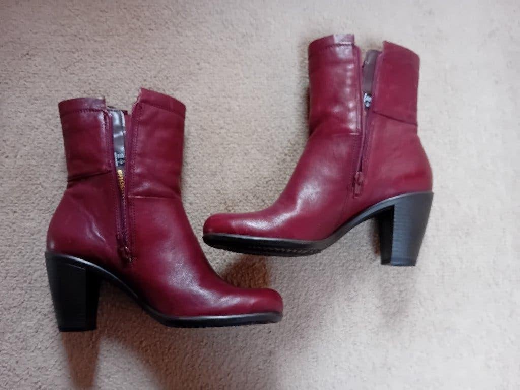 Ecco laarsjes Rood Maat 40., Kleding | Dames, Schoenen, Ophalen of Verzenden, Zo goed als nieuw, Rood