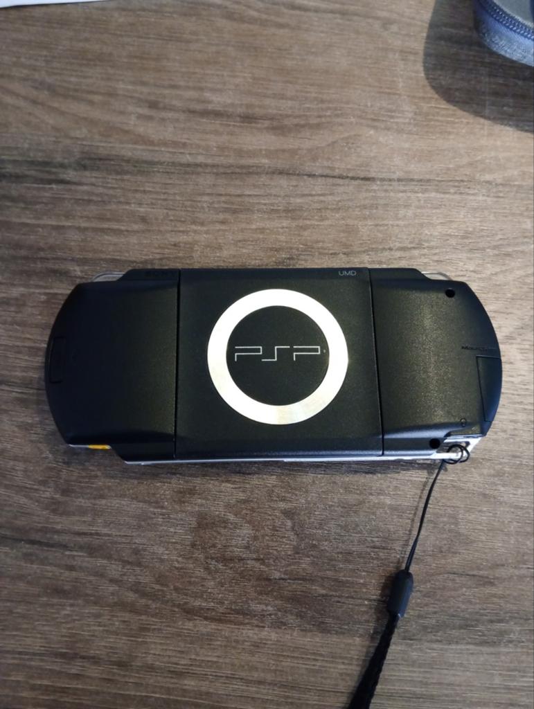 PSP 1004 Zwart met Geïnstalleerde Spellen en SD Adapter, Ophalen of Verzenden