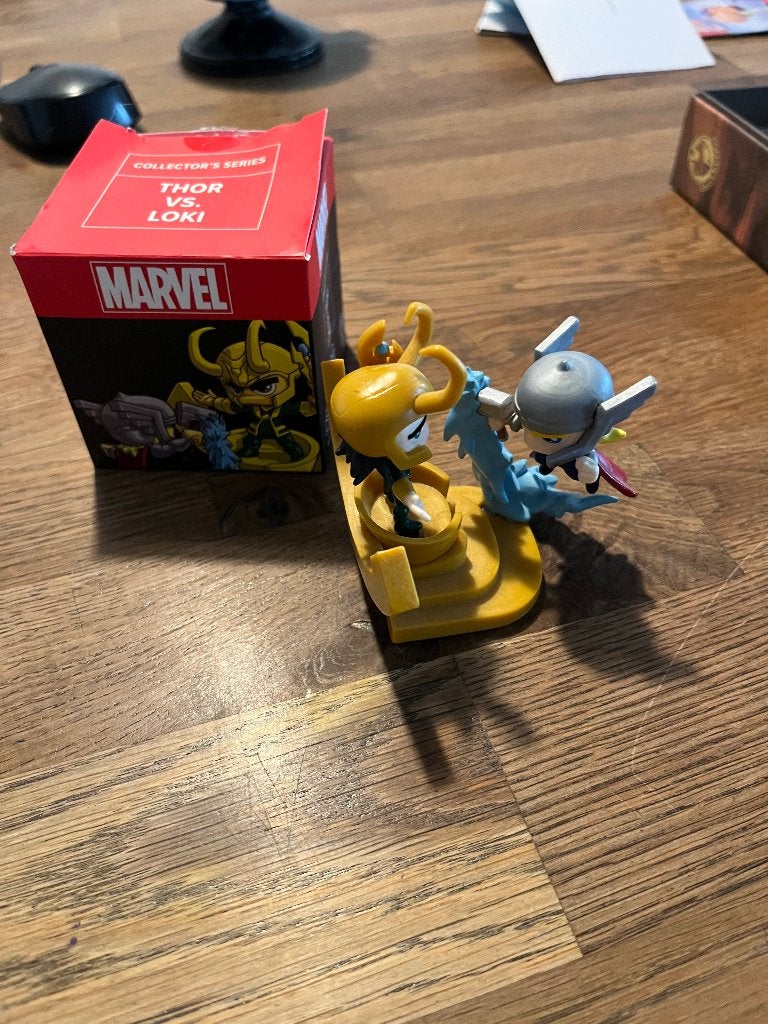 Thor vs Loki, Ophalen of Verzenden, Zo goed als nieuw