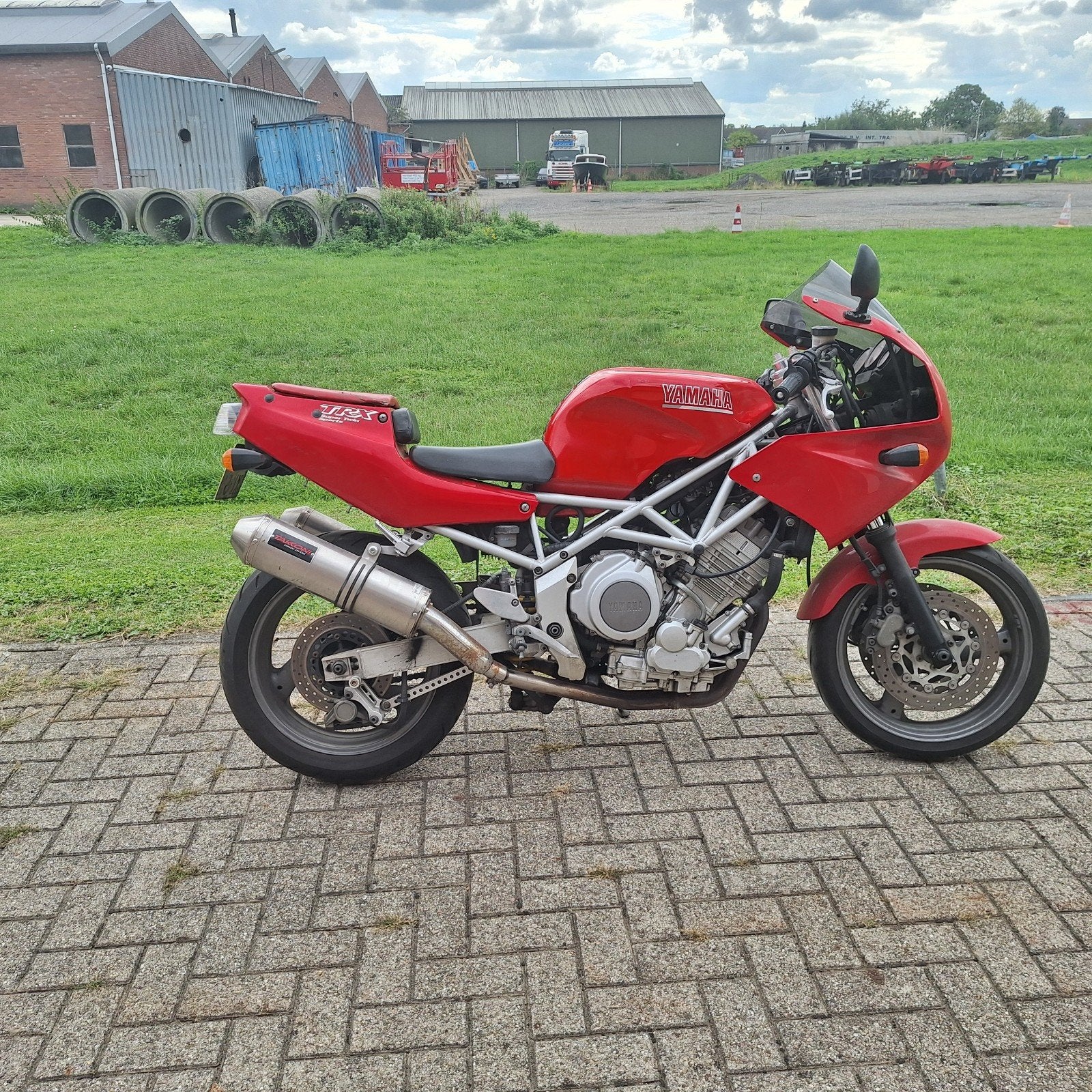 Yamaha TRX 850 Sportmotor - Rood en Zwart beschikbaar, 2 cilinders, Gebruikt, Handgeschakeld, Sport