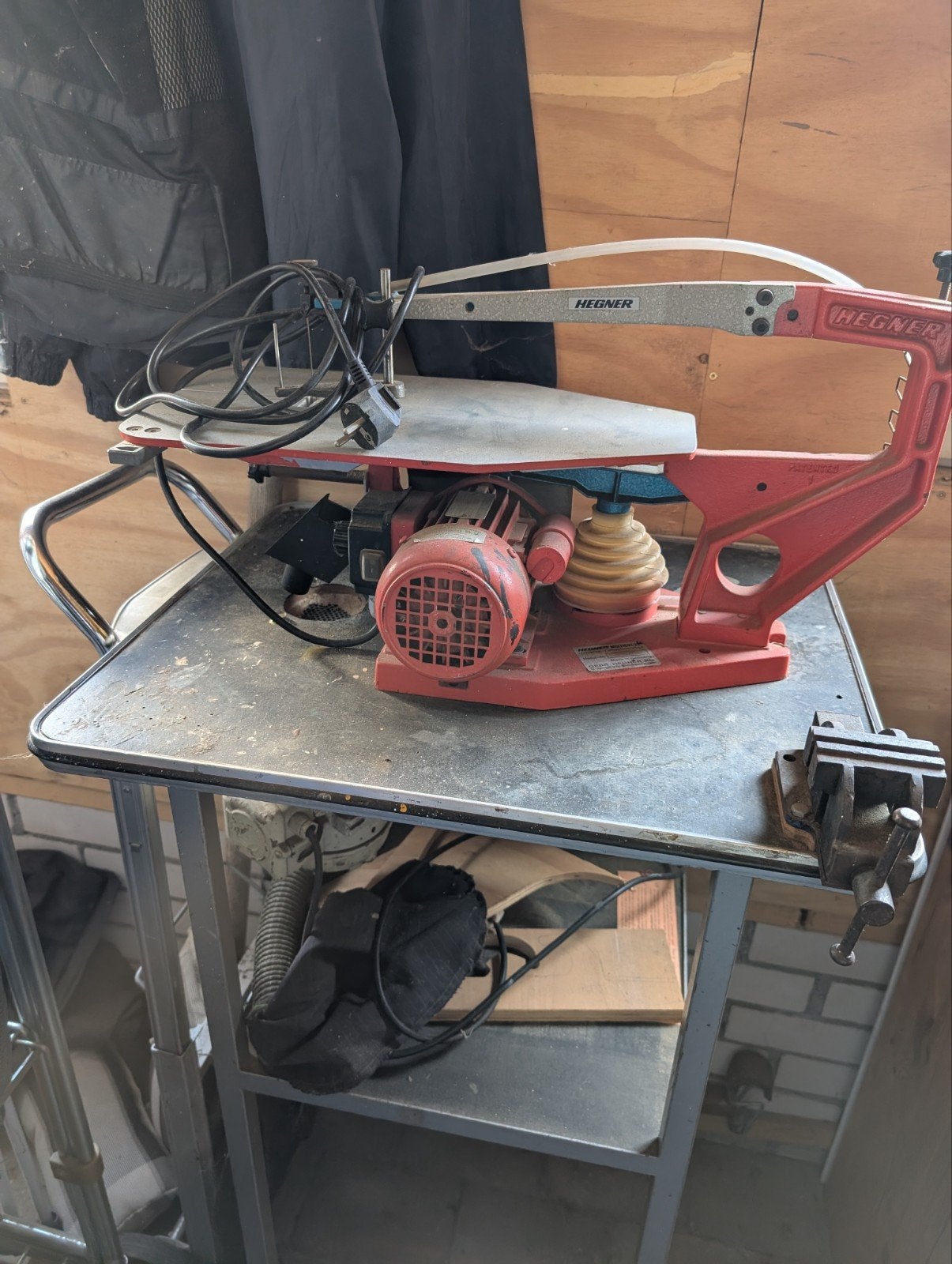 Hegner figuurzaagmachine met onderstel, Minder dan 30 mm, Gebruikt, Hegner, Ophalen of Verzenden