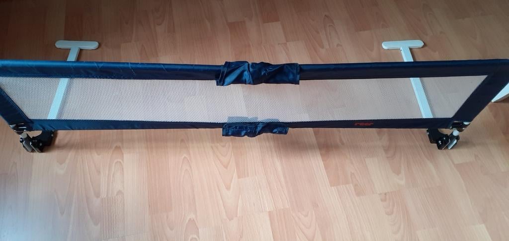 Reer bed hekje - zo goed als nieuw, Ophalen