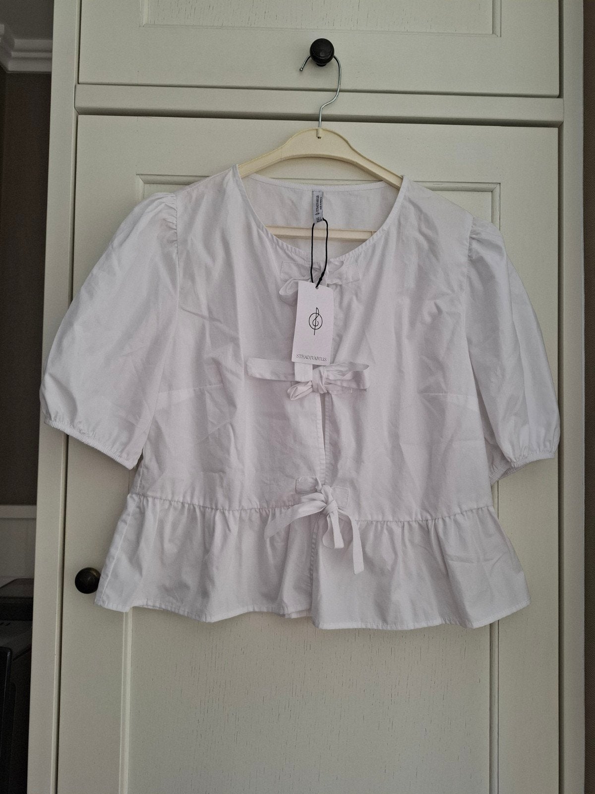 Nieuwe witte blouse, Stradivarius   L, Kleding | Dames, Blouses en Tunieken, Wit, Maat 42/44 (L), Nieuw, Ophalen of Verzenden