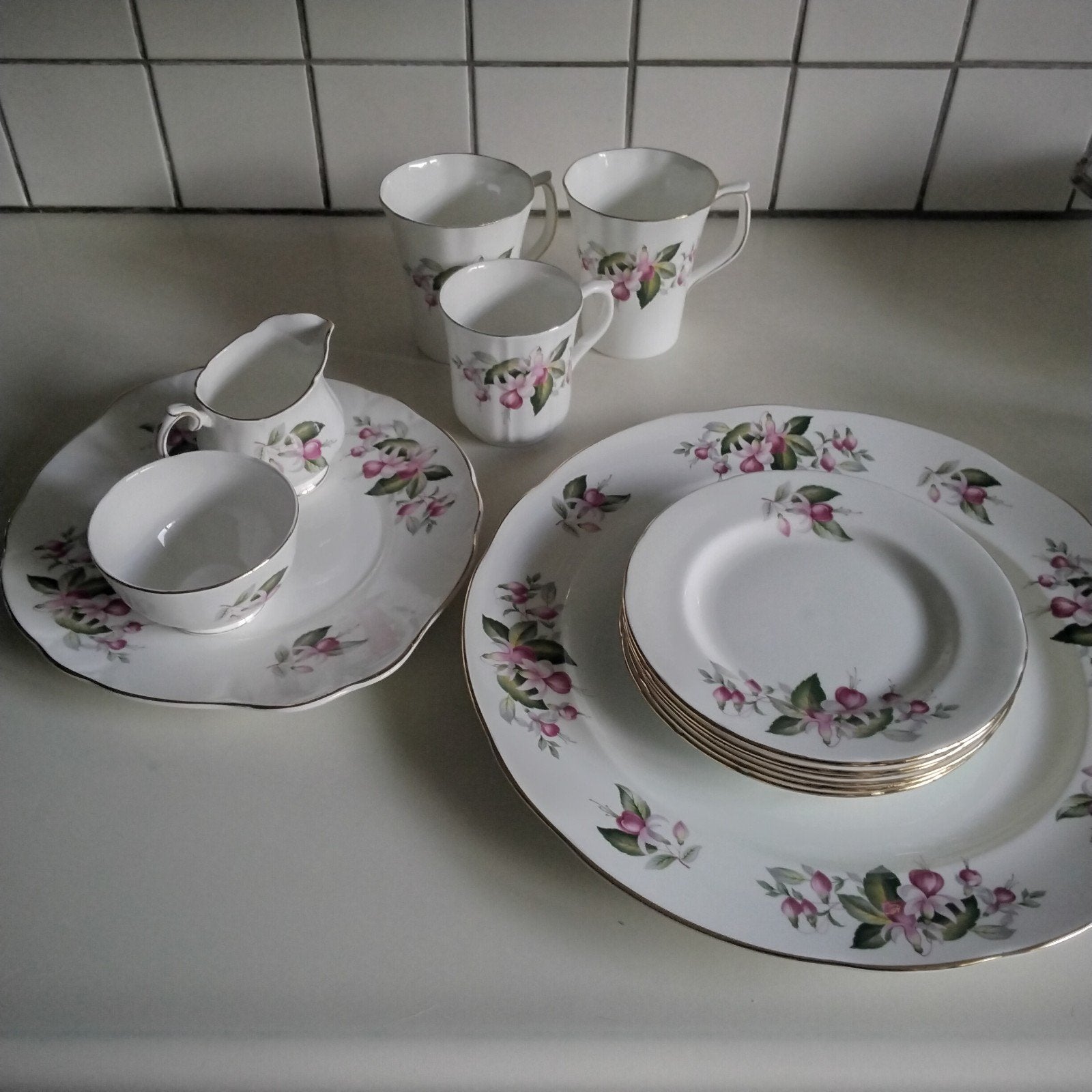 duchess servies fuchsia, Ophalen of Verzenden, Porselein, Overige stijlen, Kop(pen) en/of Schotel(s)
