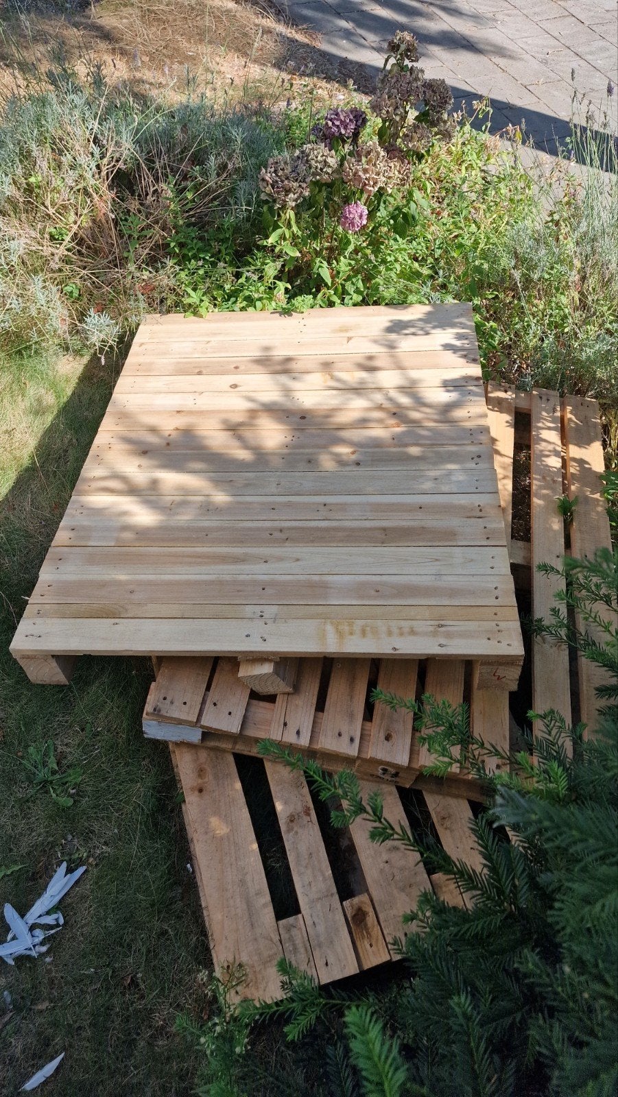 3 stevige pallets gratis af te halen, Ophalen, Hout
