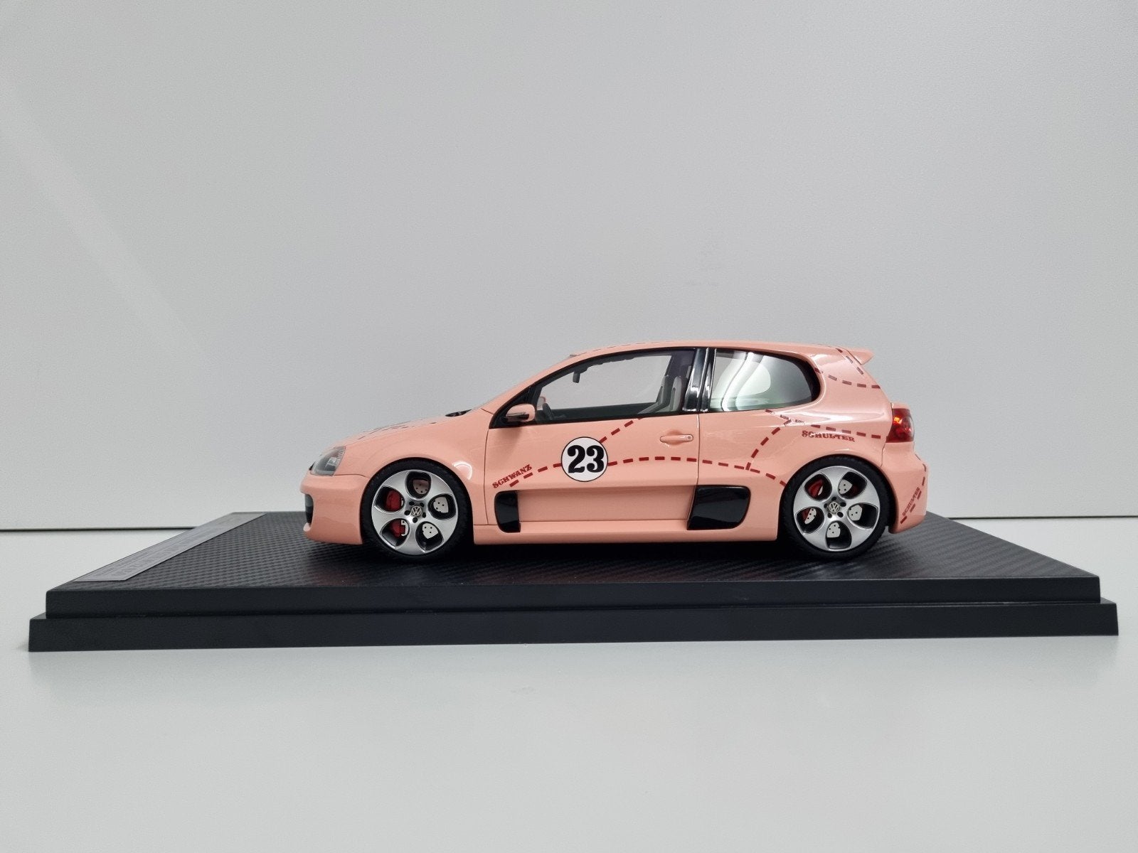 Ivy Merit
Volkswagen Golf GTI W12 650
Pink 1/199 1:18 Nieuw, Ophalen of Verzenden, Nieuw, Auto