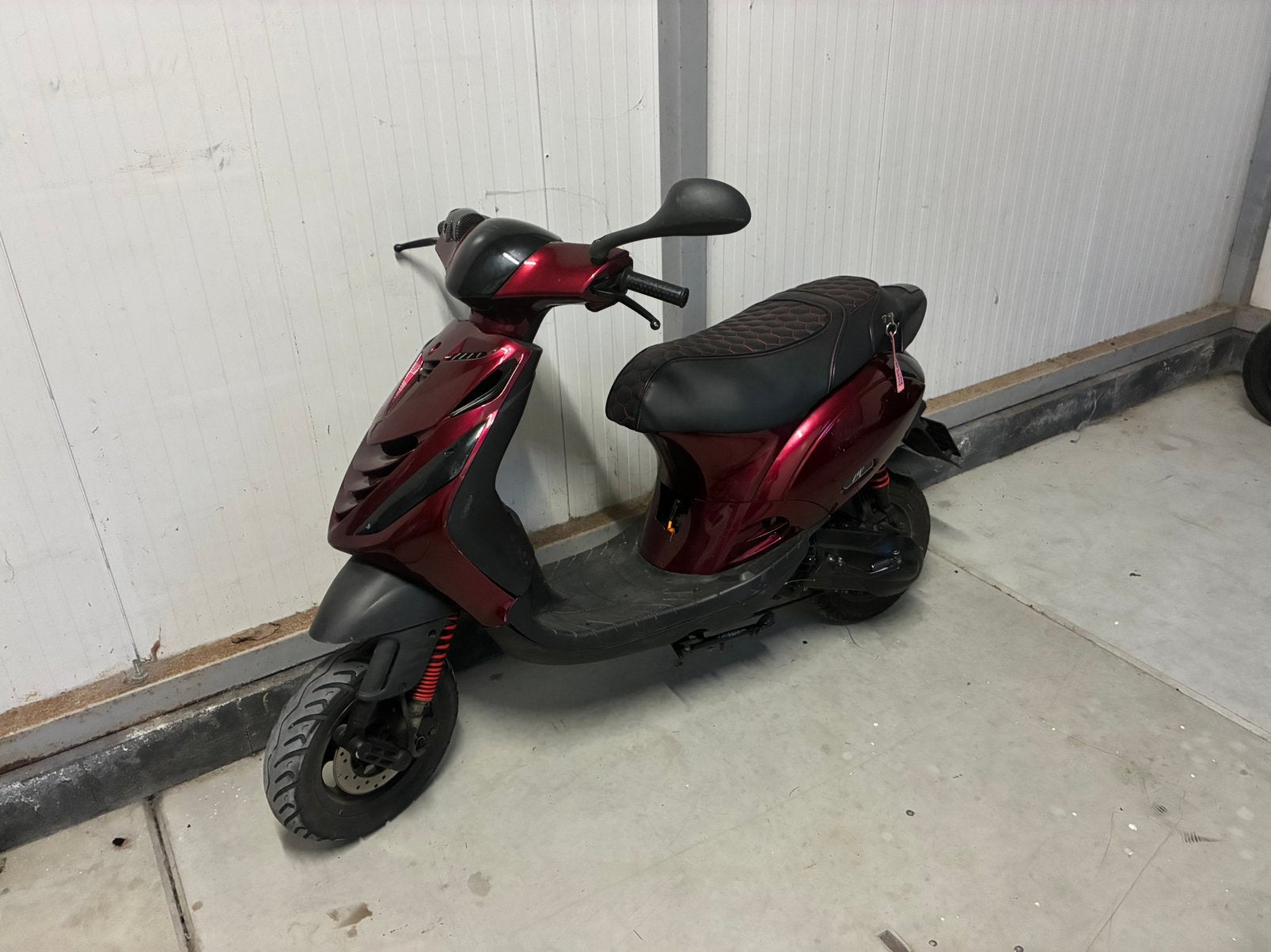 Zip 125cc brom met blokpapieren, Ophalen, Zo goed als nieuw, Benzine, Zip