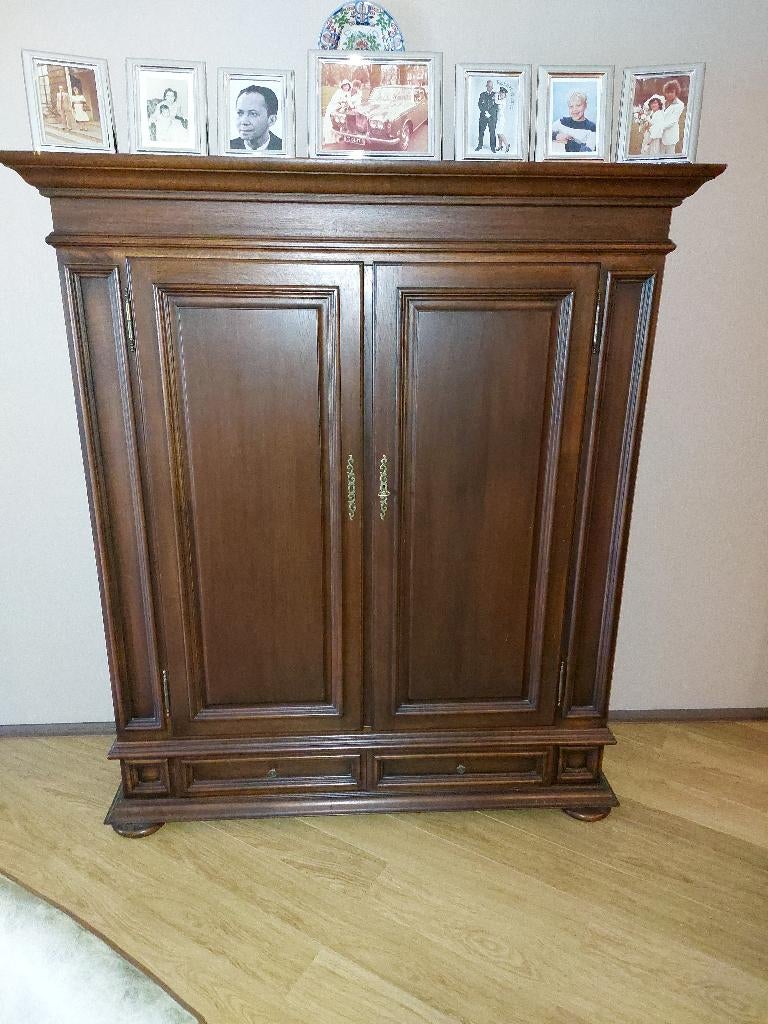Nieuw staat een mooie kast 180 hoog breed 140, Huis en Inrichting, Kasten | Kledingkasten, Ophalen, Met plank(en), 100 tot 150 cm