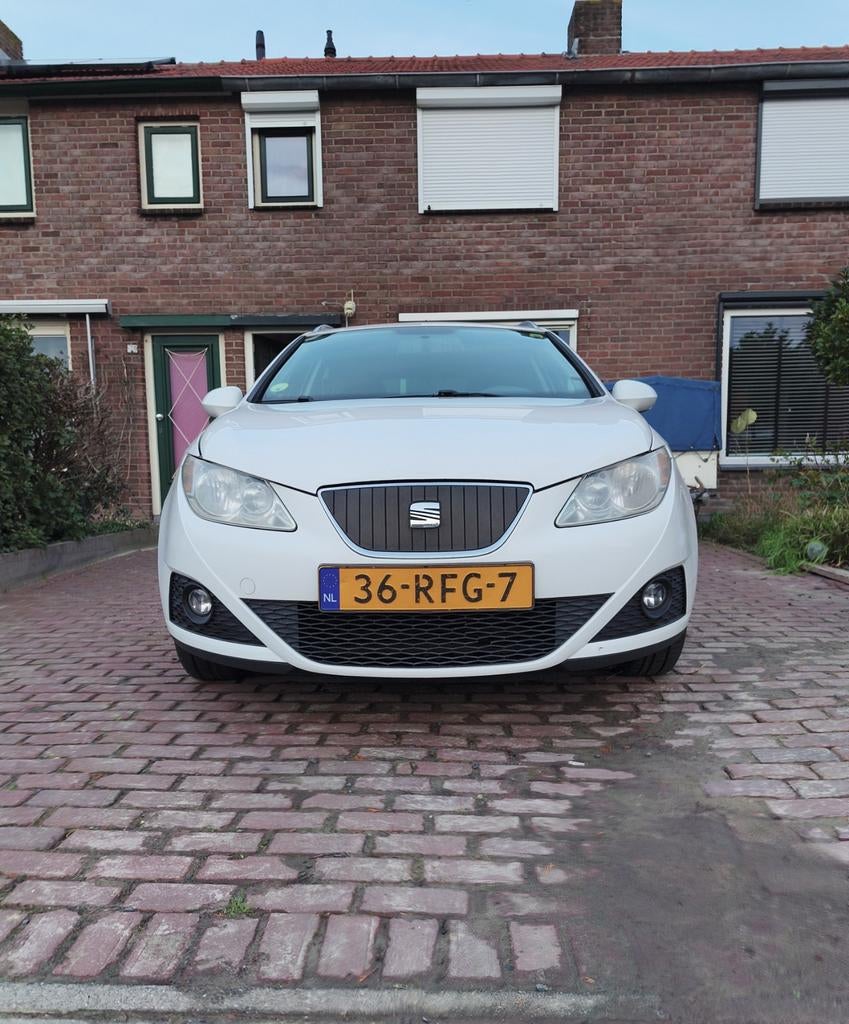 Seat Ibiza 1.2TDI 55KW Ecomotive ST 2011 Wit, Auto's, Seat, Voorwielaandrijving, 74 pk, 1199 cc, Origineel Nederlands