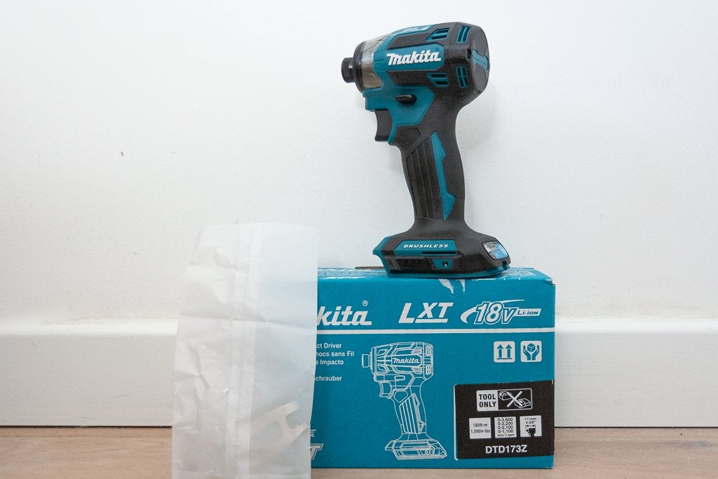 Makita DTD173 18v Li-ion LXT accu slagschroevendraaier body, Info@makita.nl, Nieuw, Makita, Makita