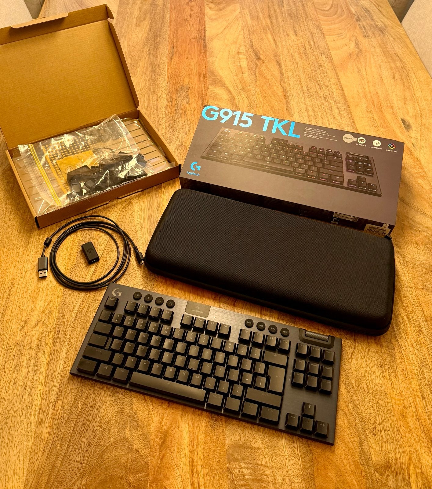 Logitech G915 TKL draadloos mechanisch toetsenbord + extras, Computers en Software, Toetsenborden, Draadloze ontvanger, Ophalen of Verzenden