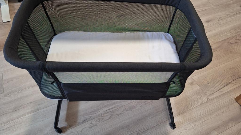 Novi baby Kyan co-sleeper met anti refluxstand, Kinderen en Baby's, Babywiegjes en Ledikanten, Ophalen, Zo goed als nieuw, Wieg