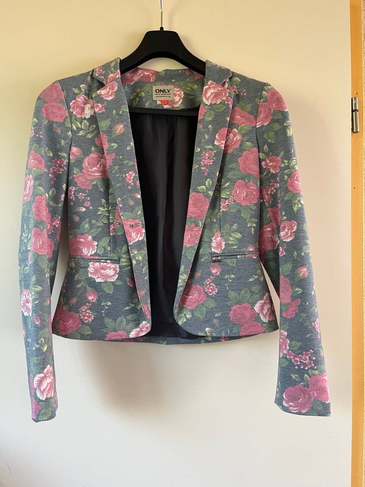 Mooie blazer van Only, Ophalen of Verzenden, Zo goed als nieuw, Maat 38/40 (M), Grijs