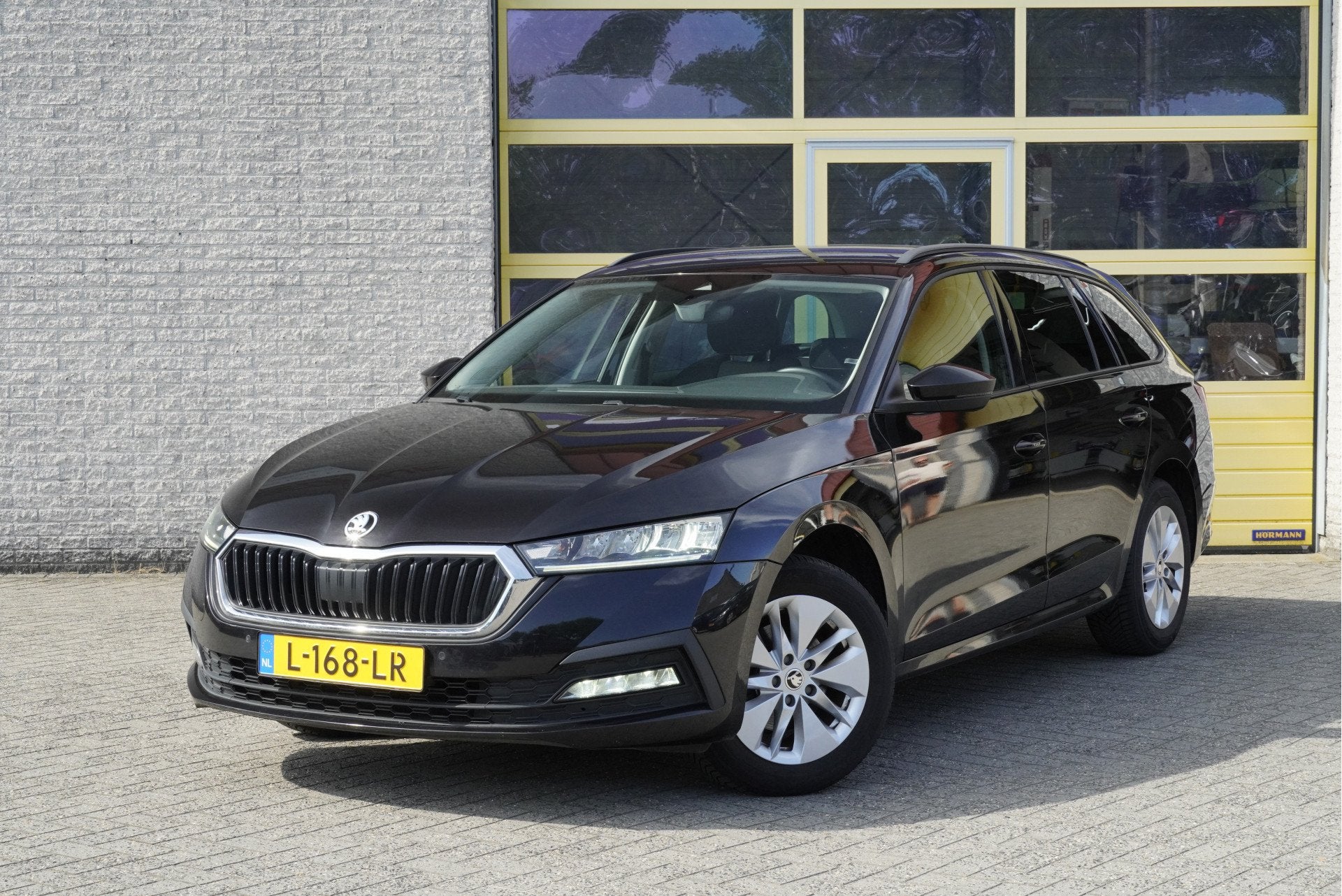 Skoda Octavia Combi 1.0 TSI Business Edition BJ2021 Lmv 16", Stof, Gebruikt, Zwart, Origineel Nederlands