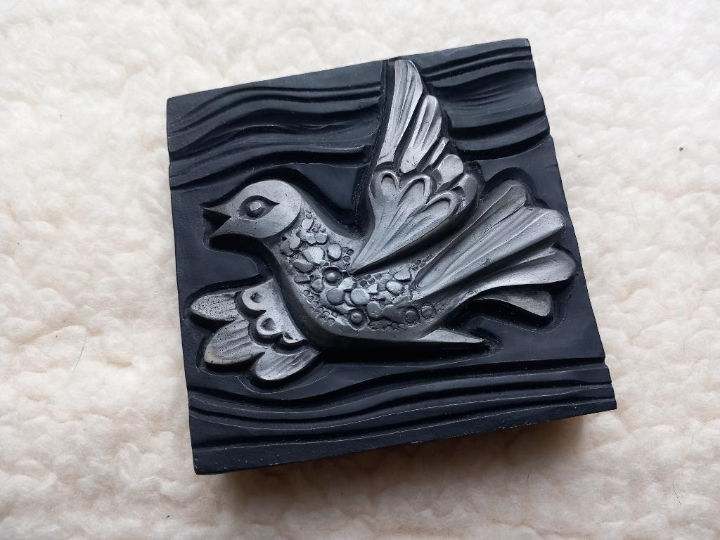 mooie bijzondere wandhanger vogel duif vrijheid tegel reliëf, Antiek en Kunst, Ophalen of Verzenden
