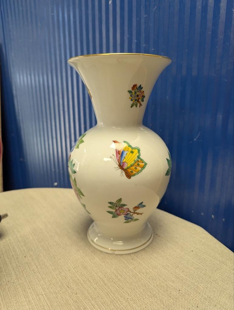 Herend vaas met vlinders en bloemen, Antiek en Kunst, Ophalen of Verzenden