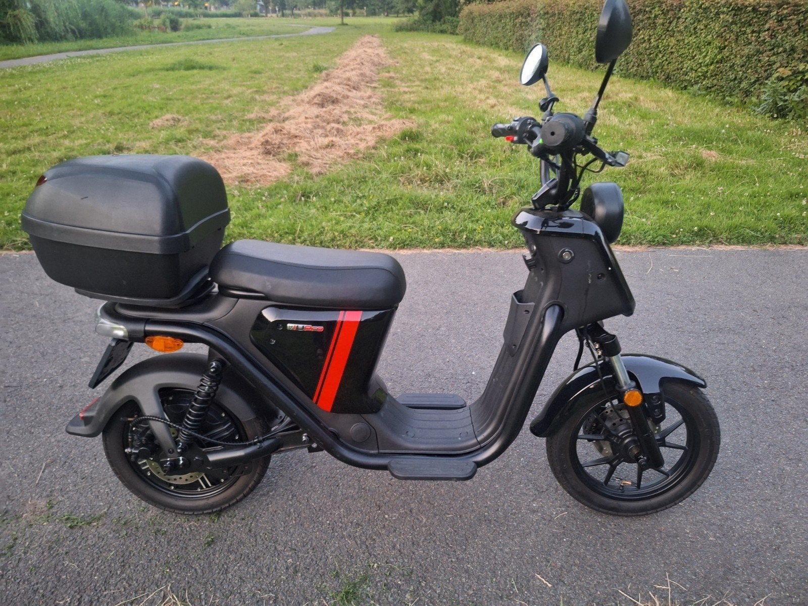 Electrische broemfiets/scooter Niu sport, Fietsen en Brommers, Scooters | Overige merken, Ophalen, Zo goed als nieuw, Elektrisch