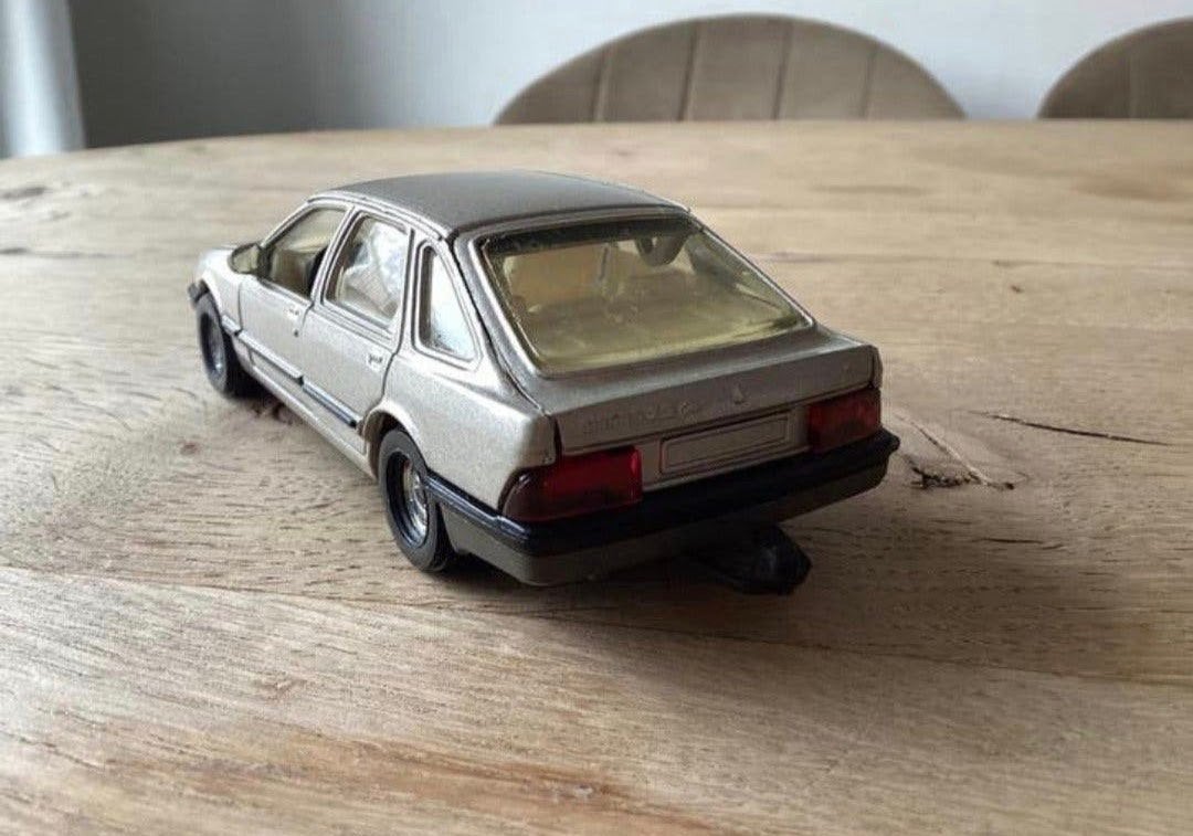 Corgi Ford Sierra 2.3 Ghia – schaal 1:36 – modelauto, Hobby en Vrije tijd, Ophalen of Verzenden, Zo goed als nieuw, Auto, Corgi