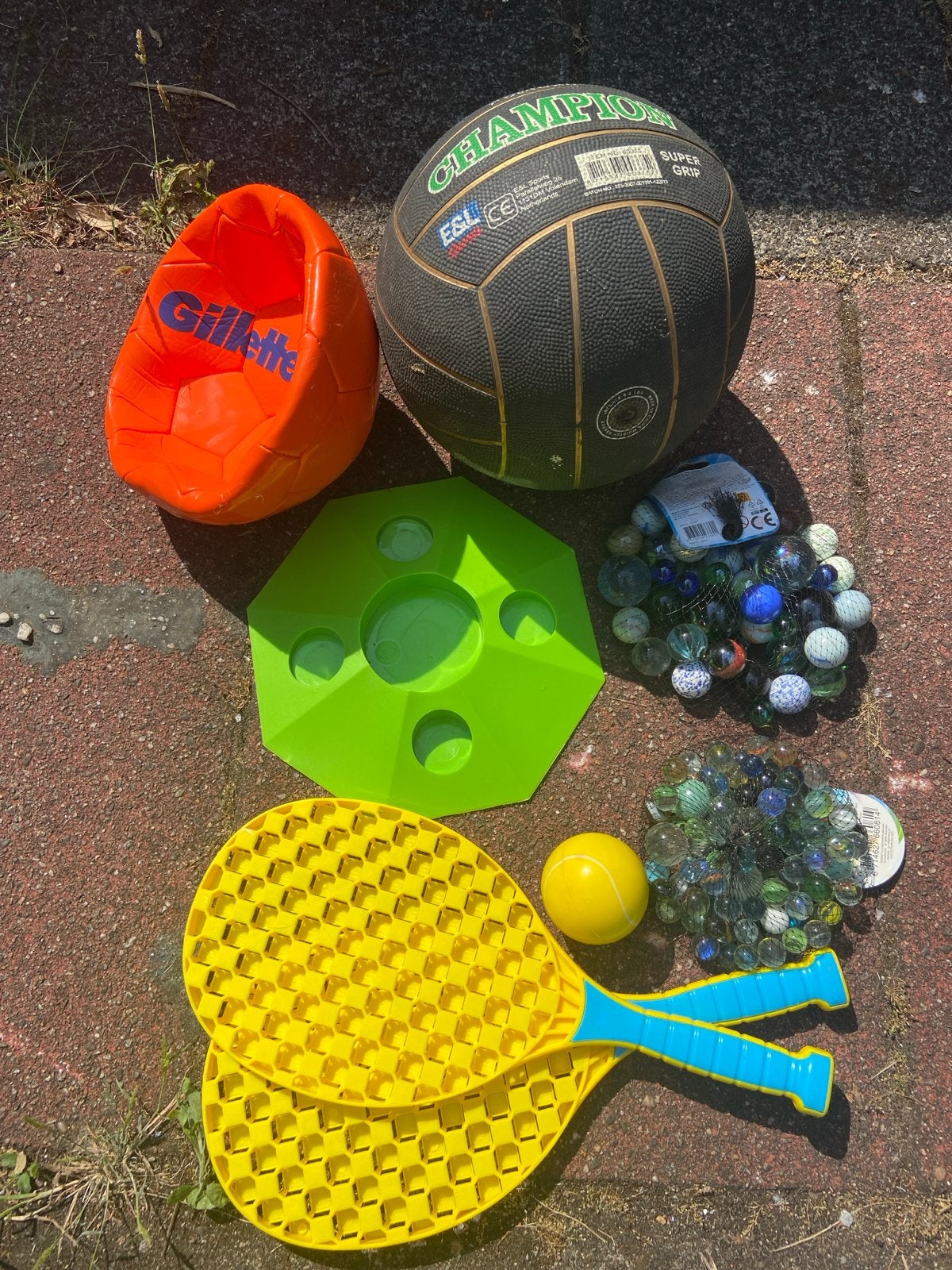 ZGAN speelgoedset: ballen, knikkers, rackets, Ophalen, Gebruikt