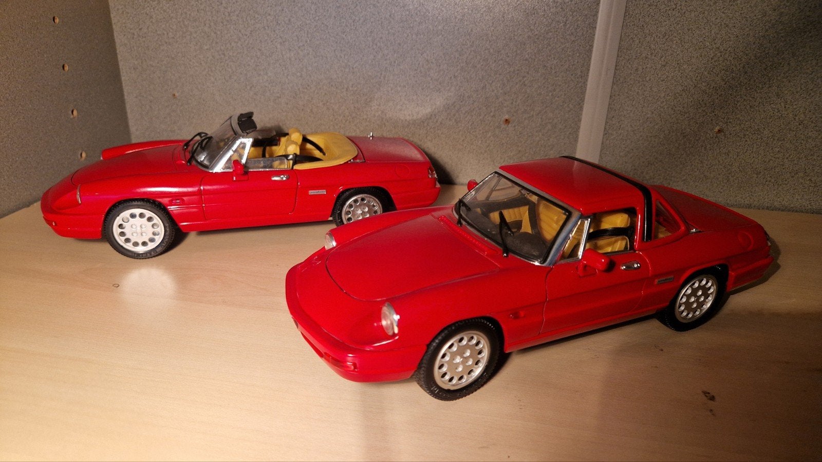Alfa Romeo Spider 1:18 modelauto (set van 2), Ophalen of Verzenden, Zo goed als nieuw, Auto, Overige merken