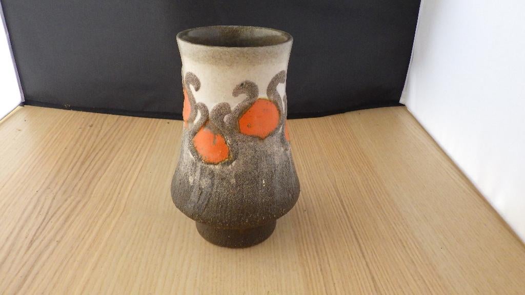 mooie Strehla vaas met oranje stippen, Gebruikt, Aardewerk of Porselein, Oranje, Ophalen of Verzenden