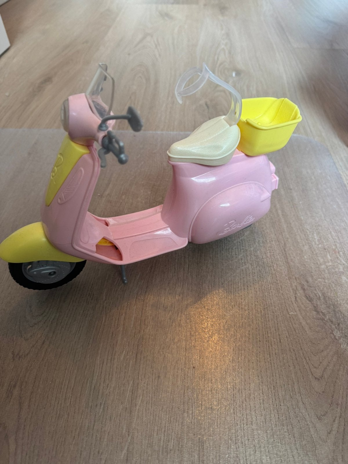 Barbie scooter, Ophalen of Verzenden, Zo goed als nieuw