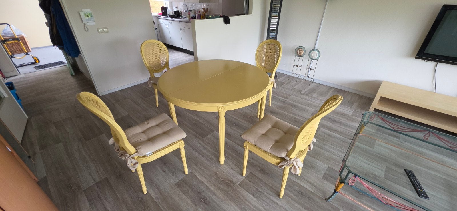 Uitschuifbare ronde eettafel met 4 stoelen, Huis en Inrichting, Ophalen, Gebruikt, Rond, Vier personen