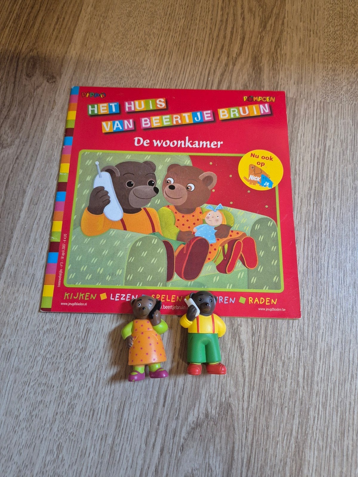 Beertje bruin de woonkamer poppetjes en boekje, Verzamelen, Ophalen of Verzenden
