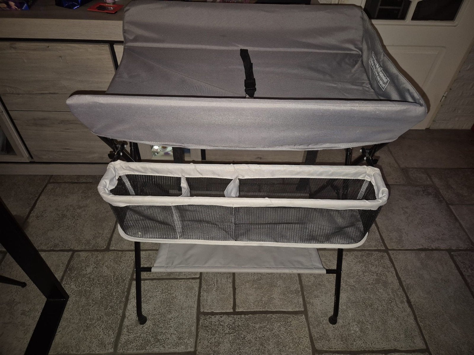 Opvouwbare Aankleedtafel met Opbergmand, Kinderen en Baby's, Badjes en Verzorging, Gebruikt, Aankleedkussen, Standaard, Ophalen