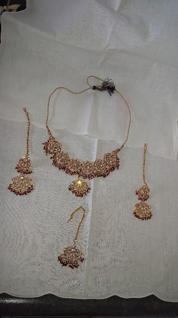 Indiase sieraden setje, tikka, jhumka, collier, Ophalen, Zo goed als nieuw, Overige materialen, Met strass