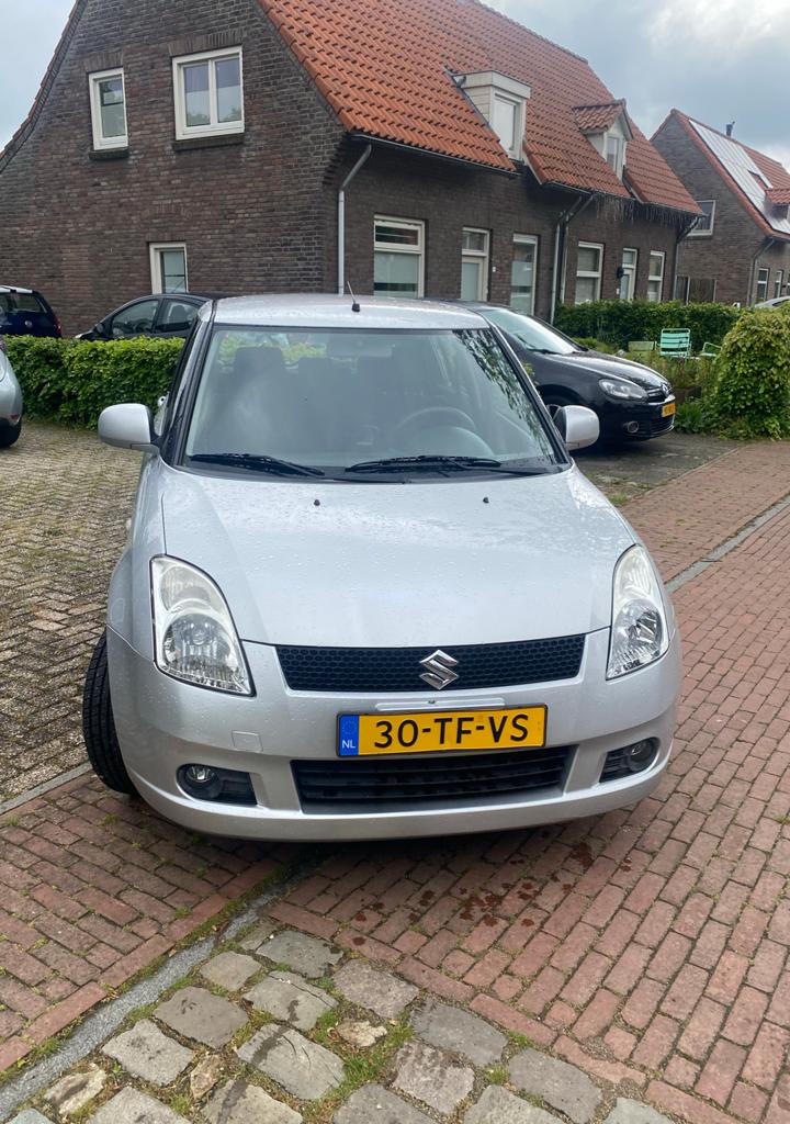 Suzuki Swift 1.3 5D Automaat 2006, Auto's, Suzuki, Stof, 40 €/maand, Zwart, 400 kg