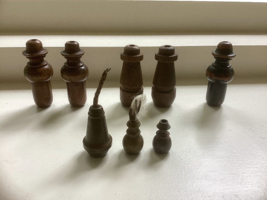 8x antiek houten en messing koordgewichten / gordijntrekkers, Ophalen of Verzenden