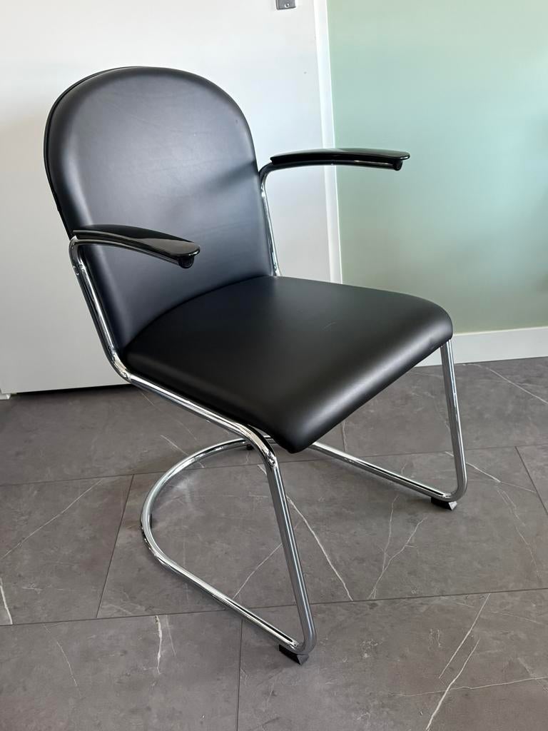 Gispen 413RL zwart Toledo leer met hoogglans onderstel, Huis en Inrichting, Stoelen, Ophalen, Zwart, Design, Zo goed als nieuw