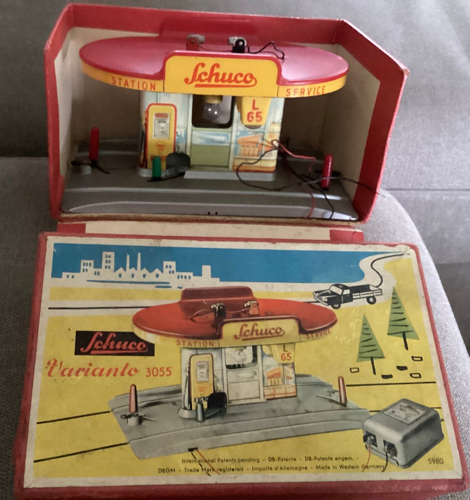 1950’s Schuco Varianto 3055 Elektro Shell Tankstation + doos, Antiek en Kunst, Ophalen