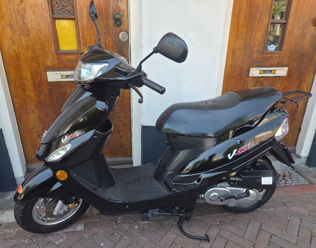 Peugeot V-Clic zwart bromscooter bij Scooterforyou, Zwolle, Fietsen en Brommers, Scooters | Peugeot, Ophalen, Gebruikt, Overige modellen