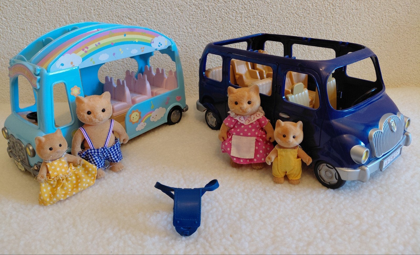 Sylvanian Baby Speelbus + Familie Auto + Poezen 🐱., Kinderen en Baby's, Speelgoed | Poppenhuizen, Ophalen of Verzenden, Gebruikt