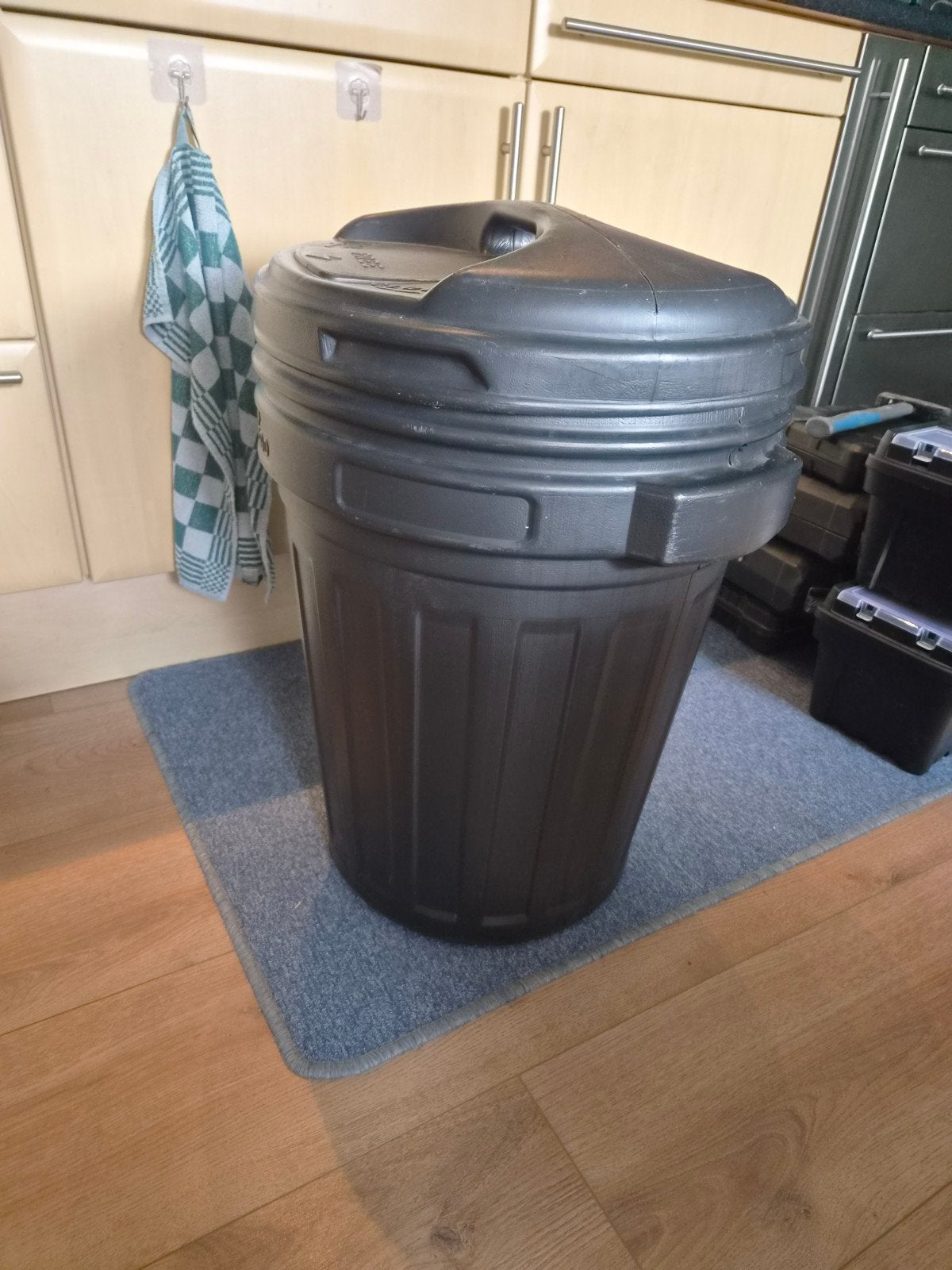 Voerton 70 liter met draaisluiting - Voer- en bewaarton, Ophalen, Pluimvee