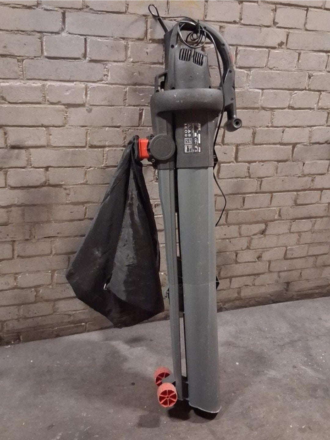 Te koop, Kinzo merk Bladblazer 2500W met zak., Ophalen